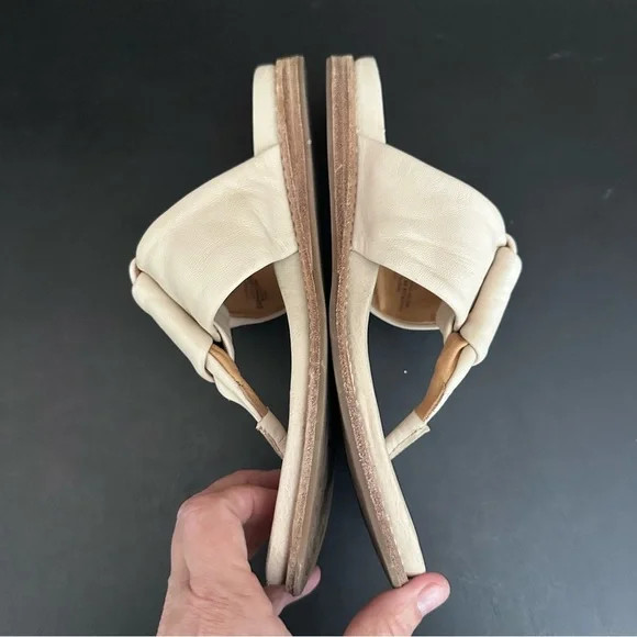 Sofft Essie Sandals Women's 8M Beige Leather Comfort Thong Flip Flop Knot - Picture 7 of 10